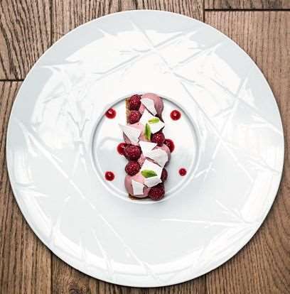 Image de ASSIETTE 'NATURA' DIAM.330MM